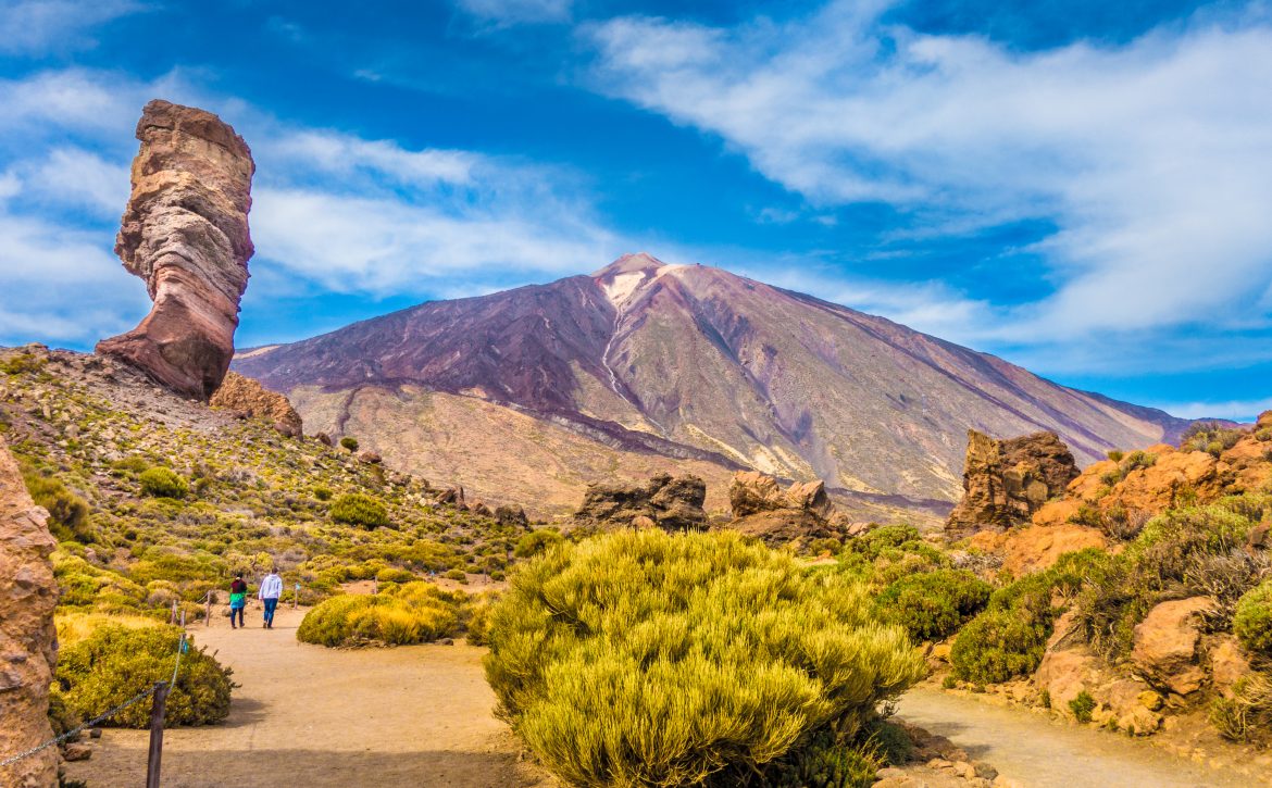 Pico del Teide with famous Roque Cinchado rock formation, Tenerife, Canary Islands, Spain