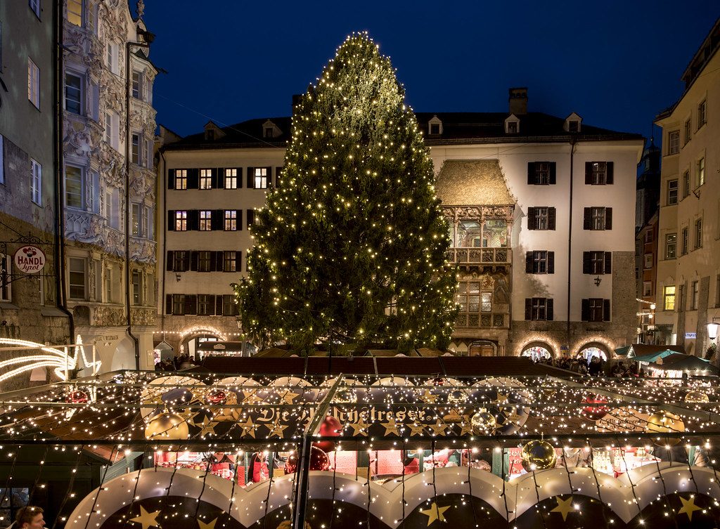 Albero di Natale nel centro di Innsbruck