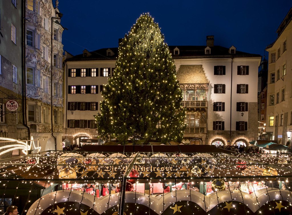 Albero Di Natale Zurigo.I Mercatini Di Natale Tra Bancarelle E Atmosfera Magica Sostravel Com